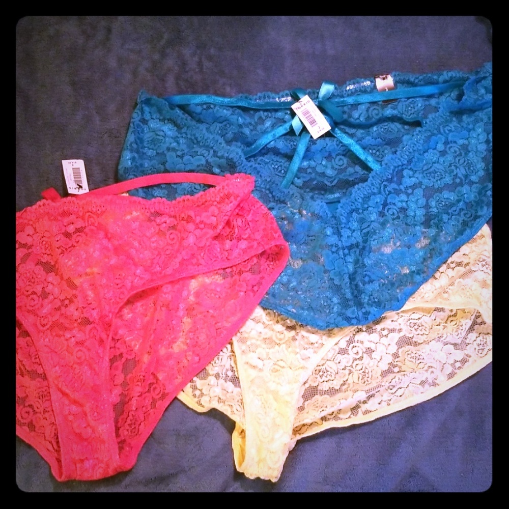 Bundle of 3 Torrid strappy back panties SPRING
